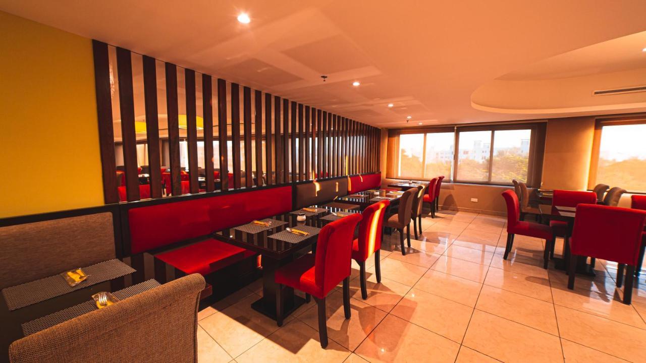 Oryx Hotel Aqaba Bagian luar foto Interior of a restaurant in Japan