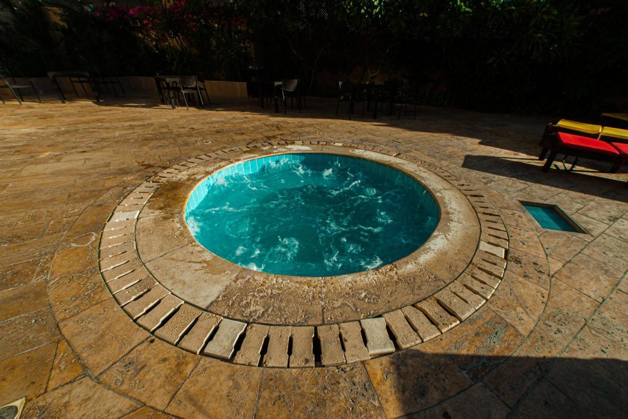 Oryx Hotel Aqaba Bagian luar foto A circular spa