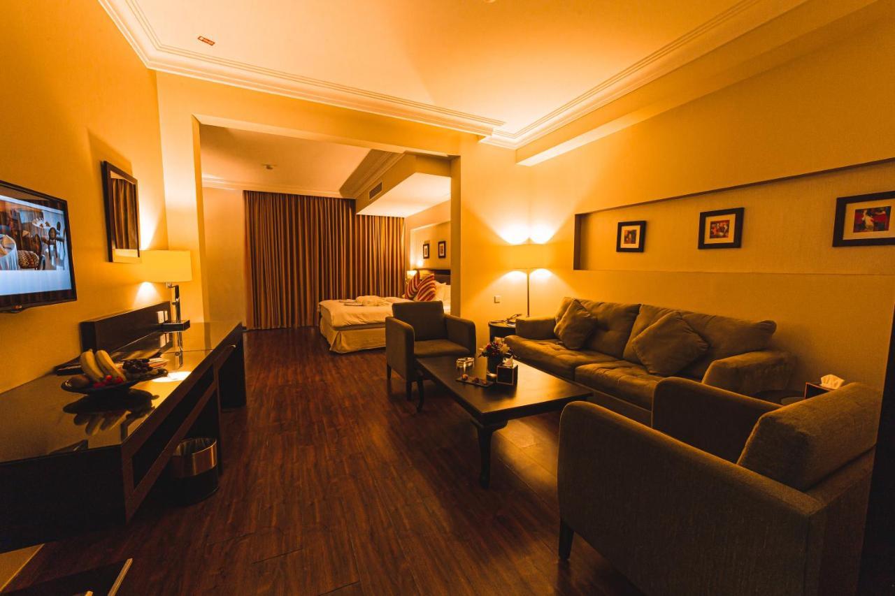 Oryx Hotel Aqaba Bagian luar foto Suite room