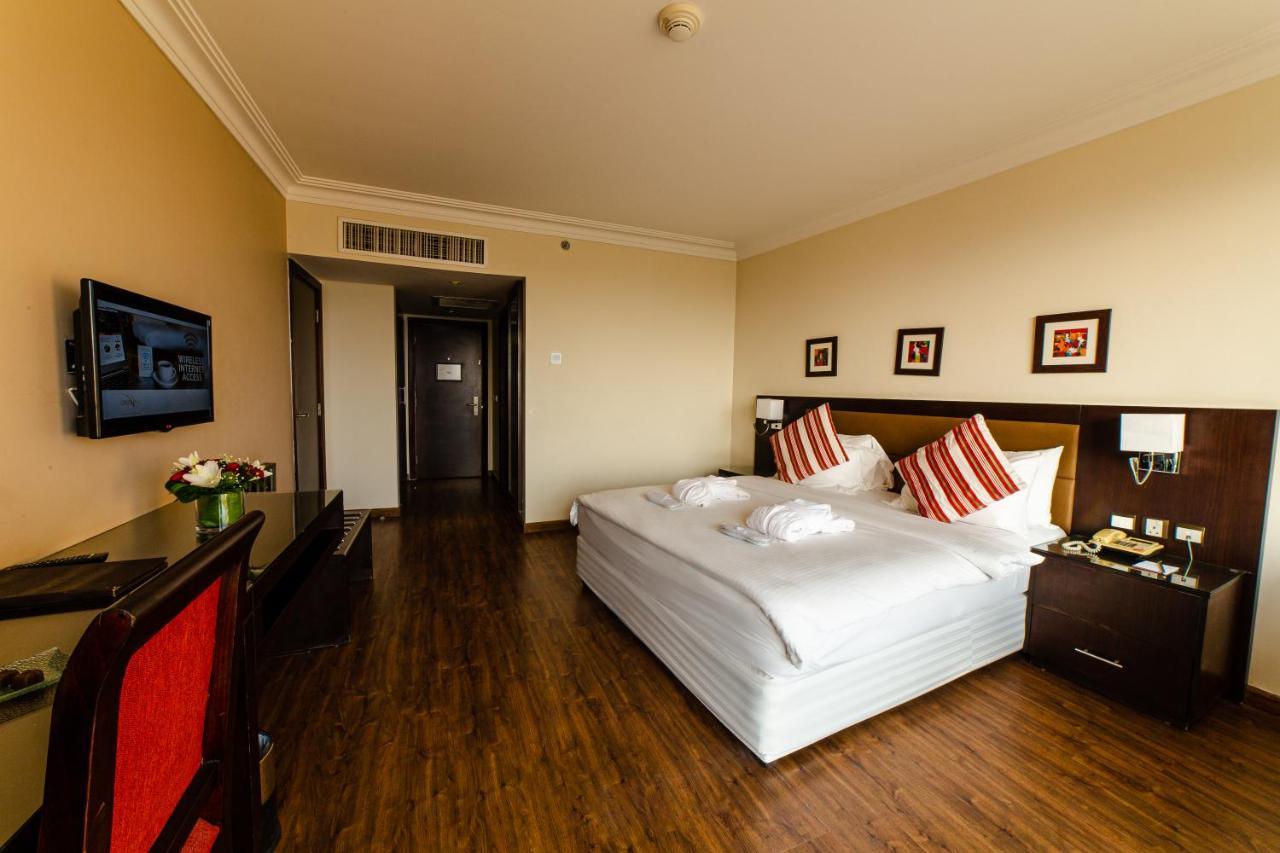 Oryx Hotel Aqaba Bagian luar foto A room at the hotel