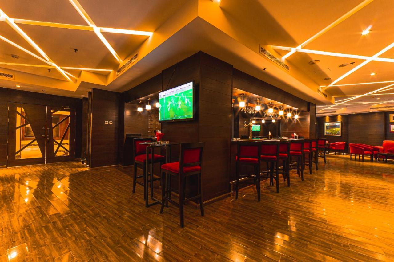 Oryx Hotel Aqaba Bagian luar foto The bar at the lounge