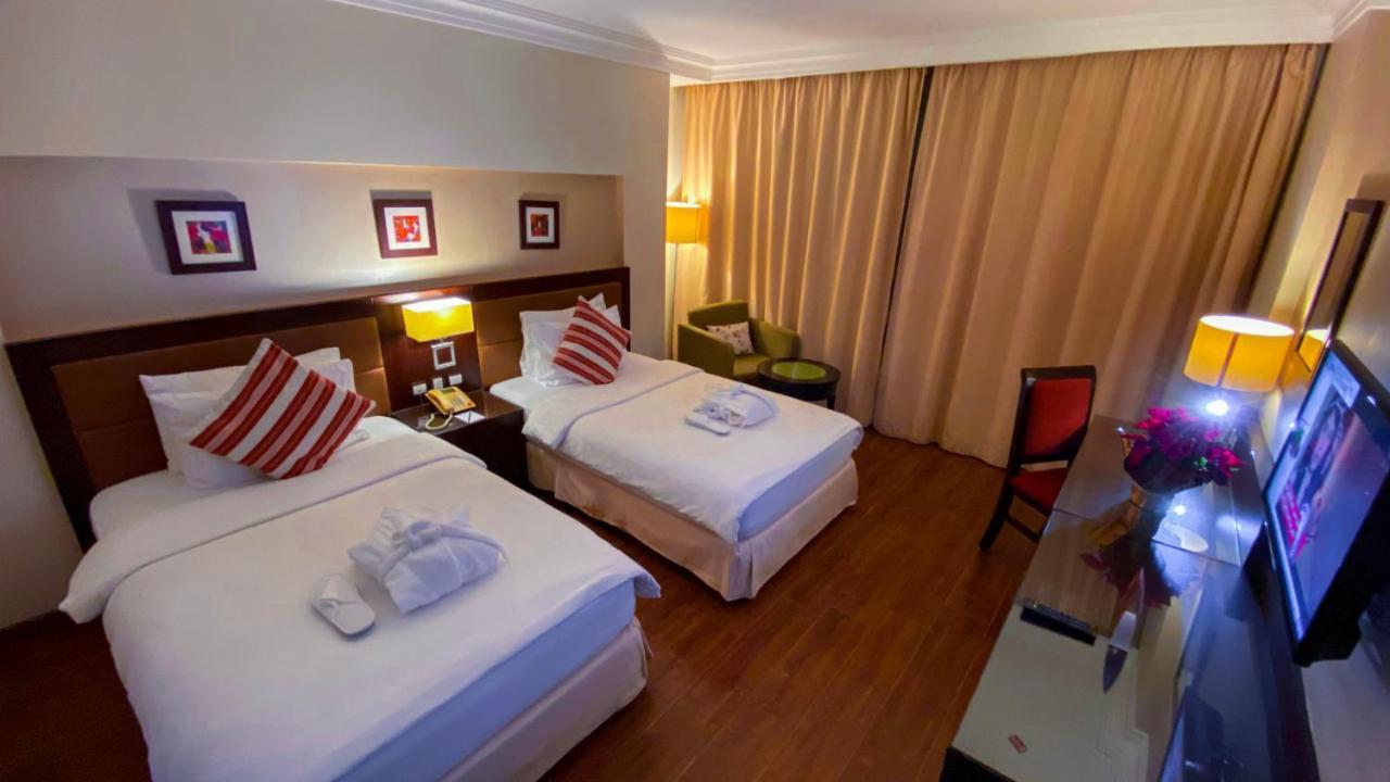 Oryx Hotel Aqaba Bagian luar foto A room at the hotel