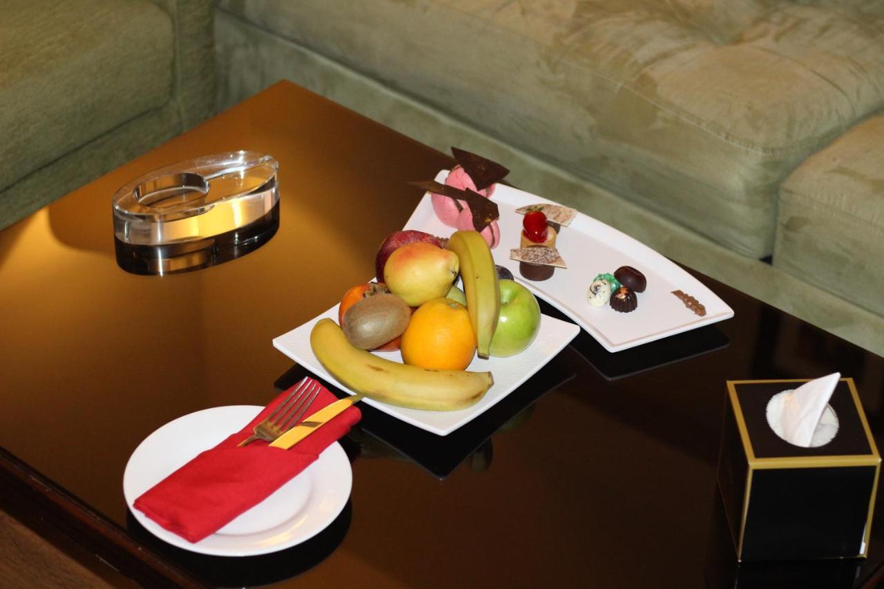 Oryx Hotel Aqaba Bagian luar foto Fruit plate