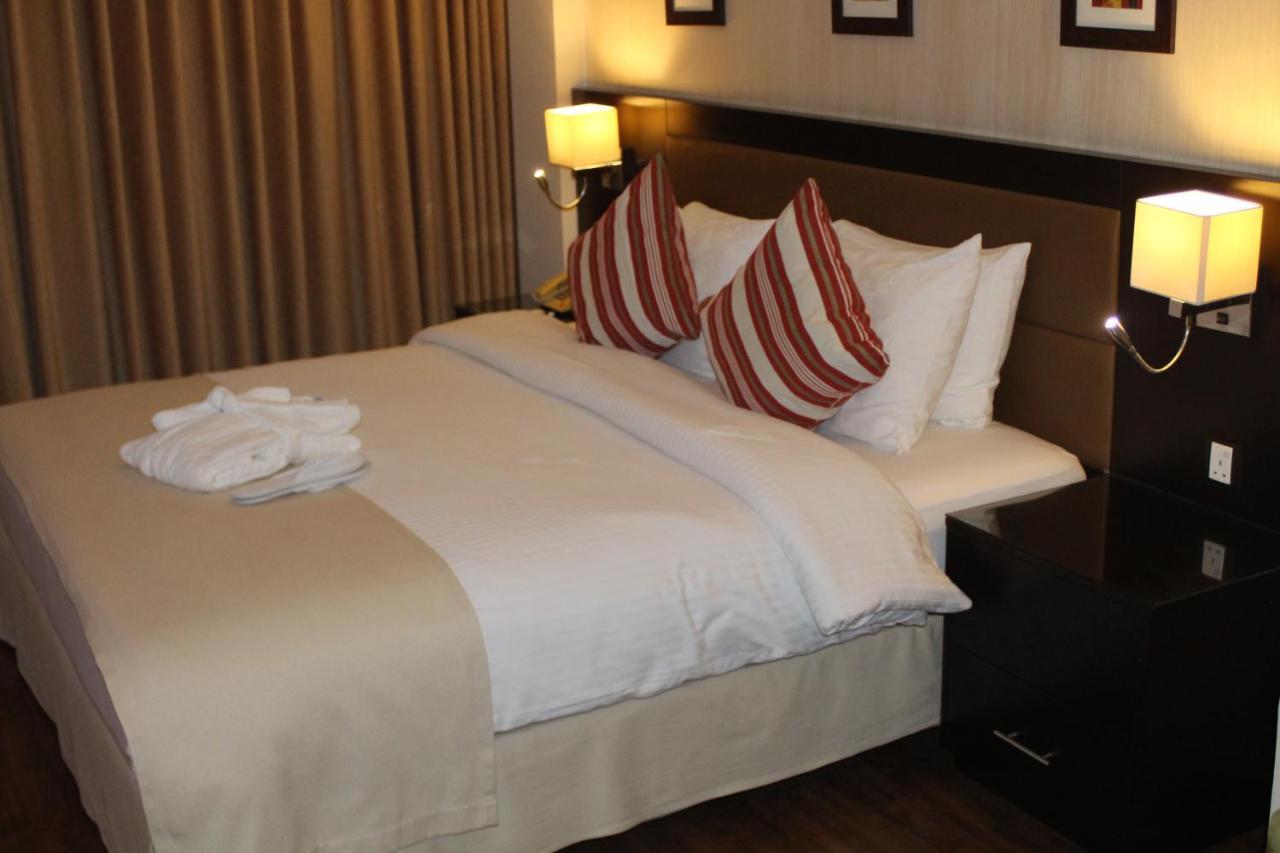 Oryx Hotel Aqaba Bagian luar foto A bed